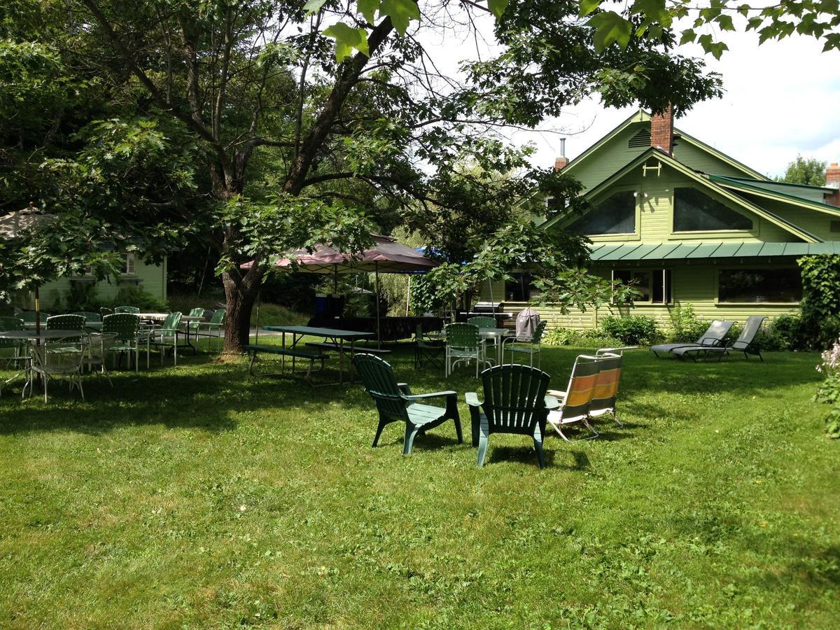 The Woods Lodge Northfield Exterior photo