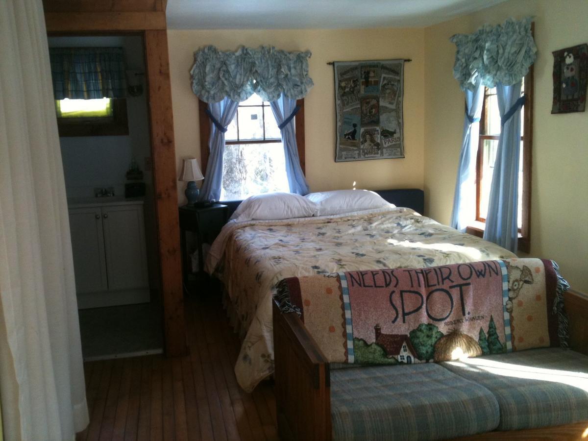 The Woods Lodge Northfield Room photo